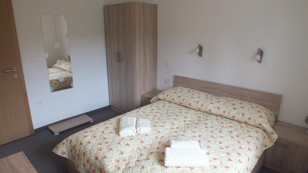 Guest House Ema Грабовац Екстериор снимка