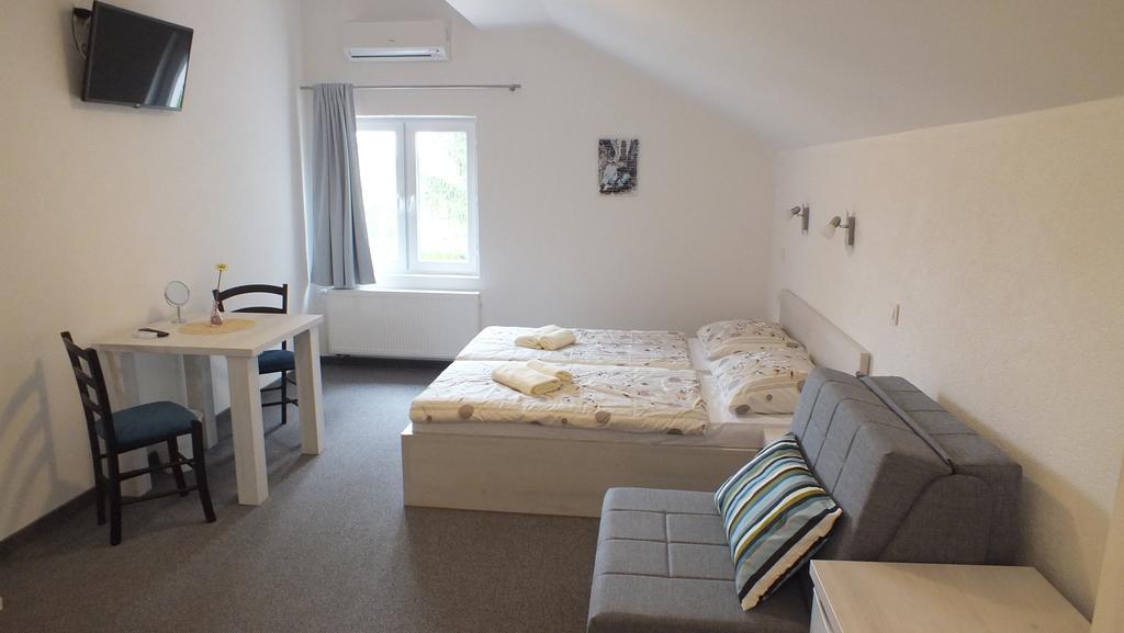 Guest House Ema Грабовац Екстериор снимка