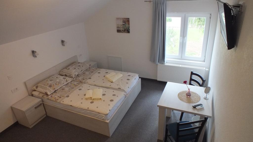 Guest House Ema Грабовац Екстериор снимка