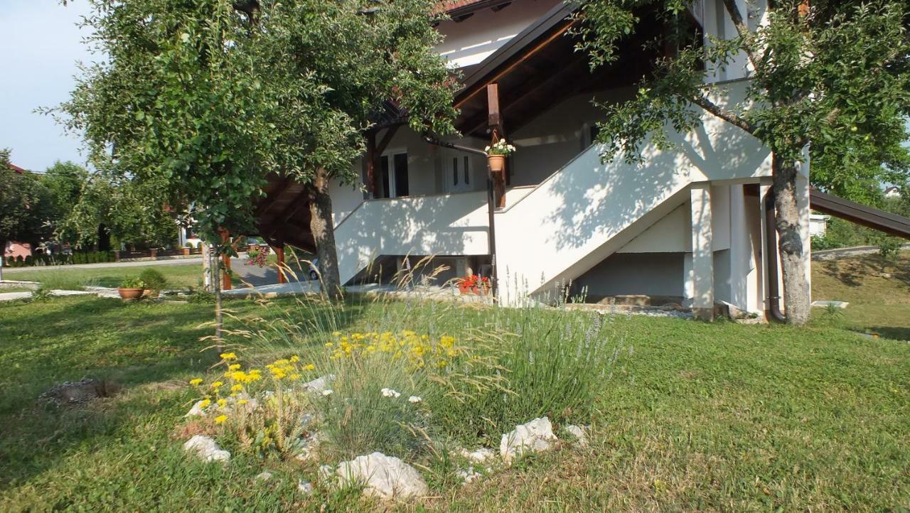 Guest House Ema Грабовац Екстериор снимка