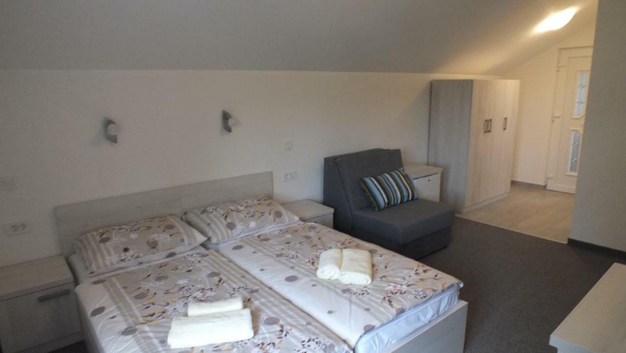 Guest House Ema Грабовац Екстериор снимка